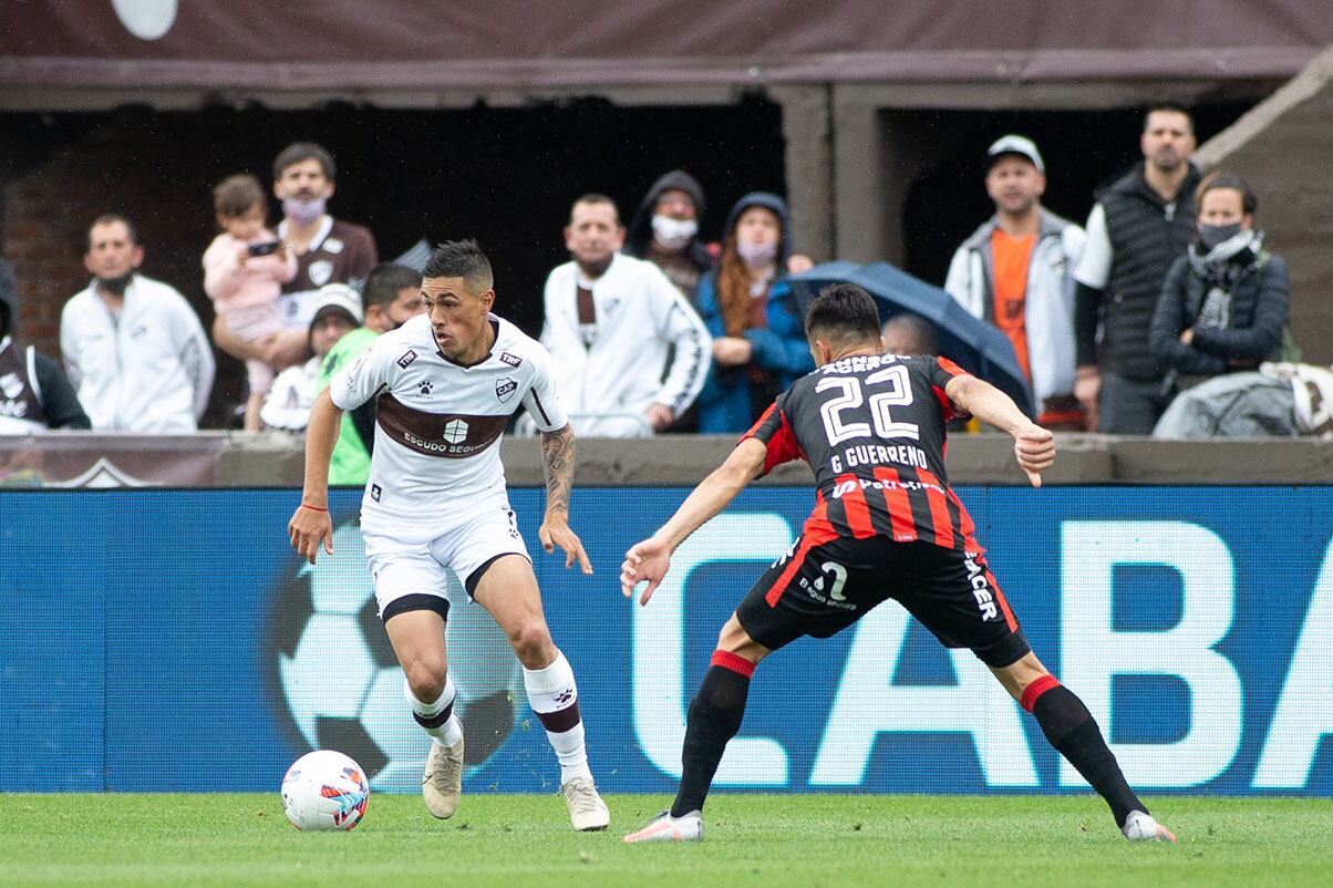 Tissera encara ante la marca de Guerrero.