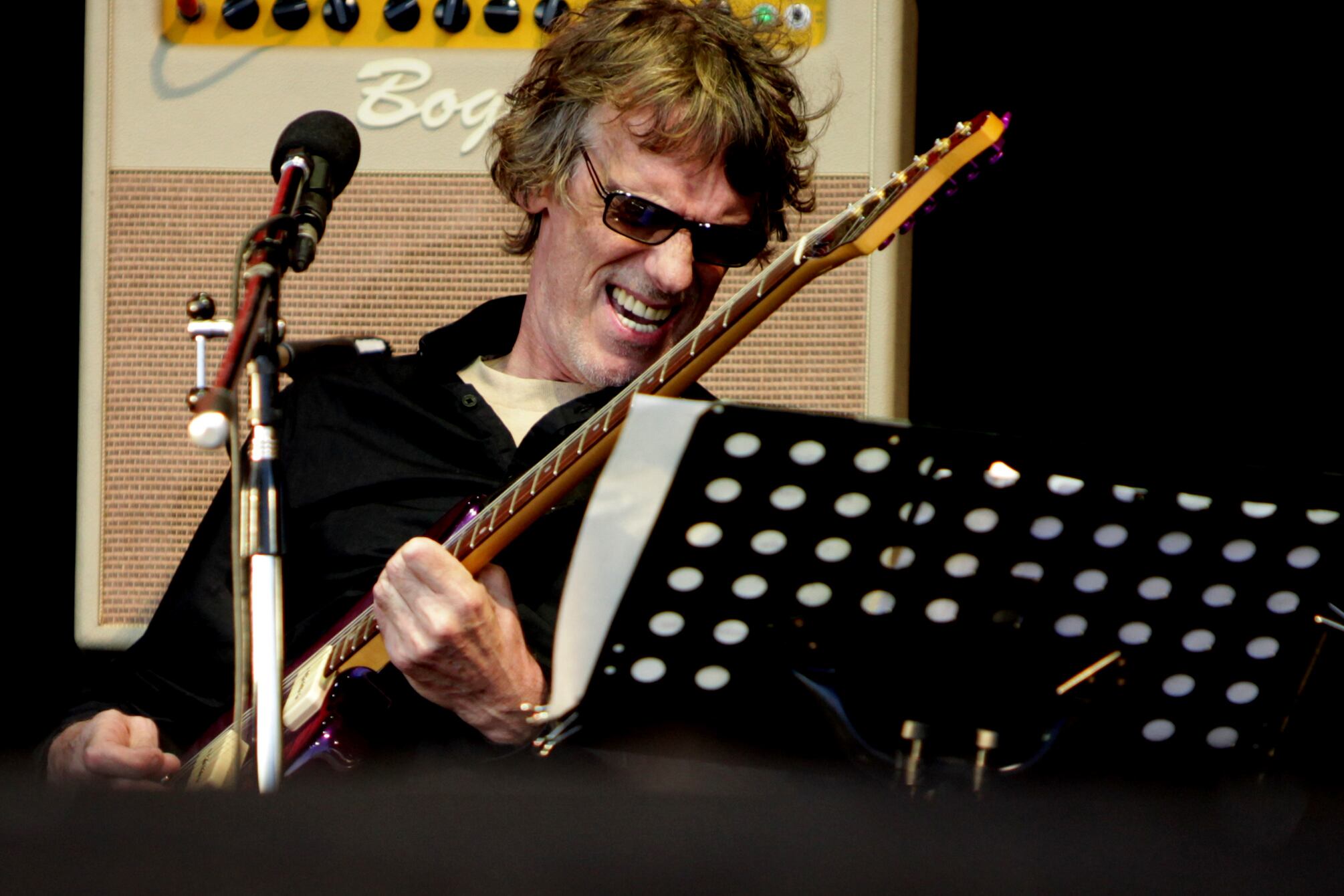 El disco rescata una añeja gema de Luis, "Luna nueva, mundo arjo".