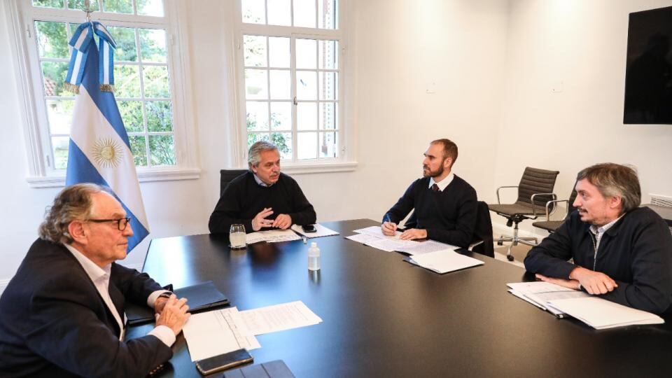 Alberto Fernández y Matín Guzmán, junto a Carlos Heller y Máximo Kirchner.