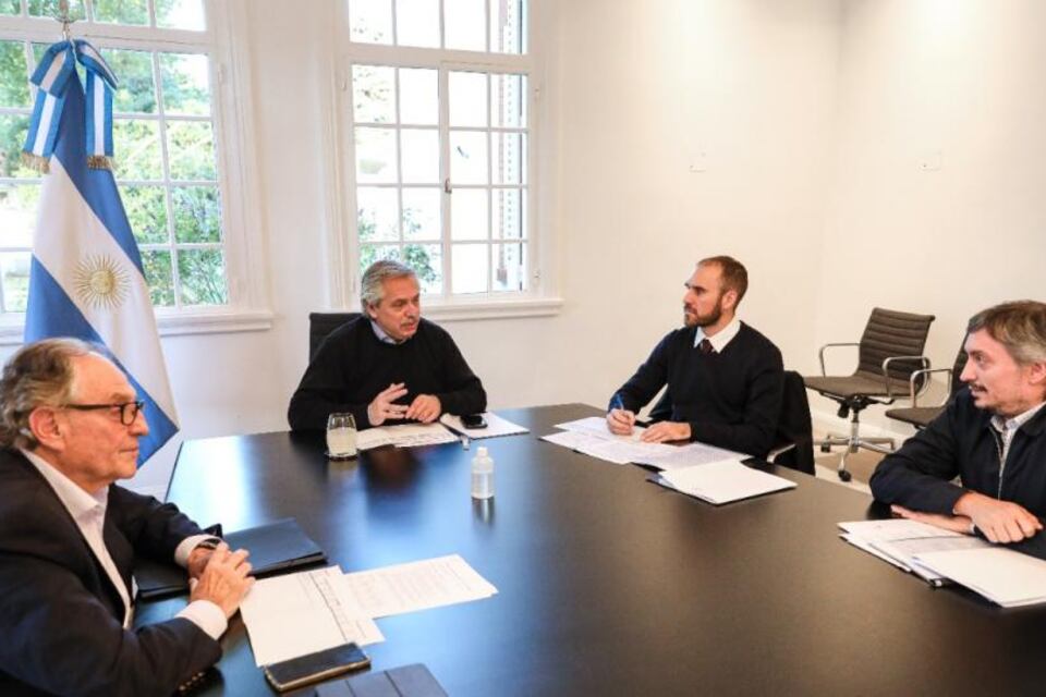 Alberto Fernández y Matín Guzmán, junto a Carlos Heller y Máximo Kirchner.