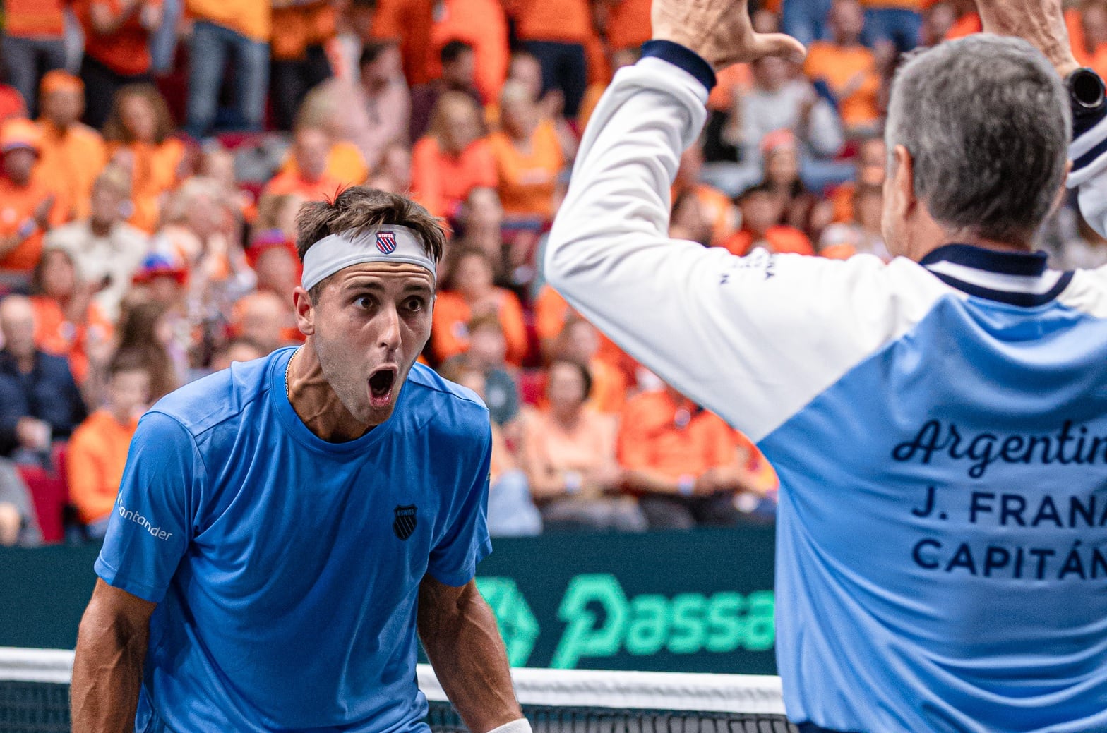 Etcheverry celebra junto con Frana en Países Bajos.