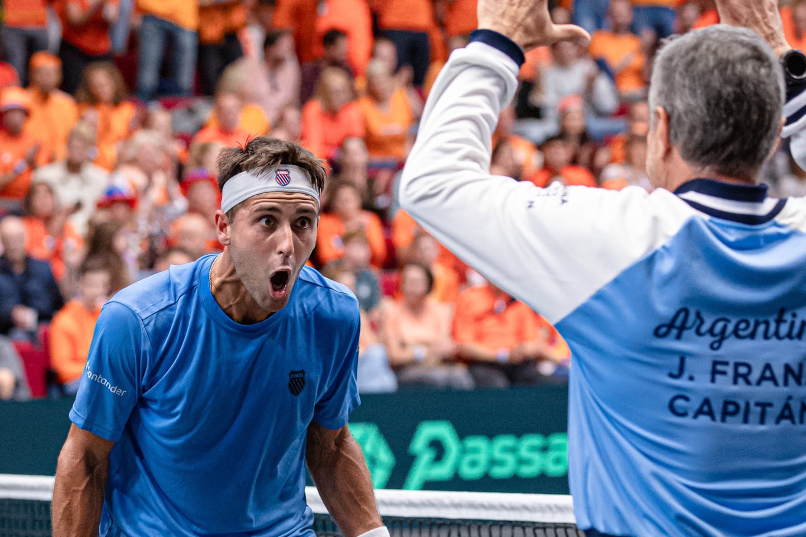 Etcheverry celebra junto con Frana en Países Bajos.