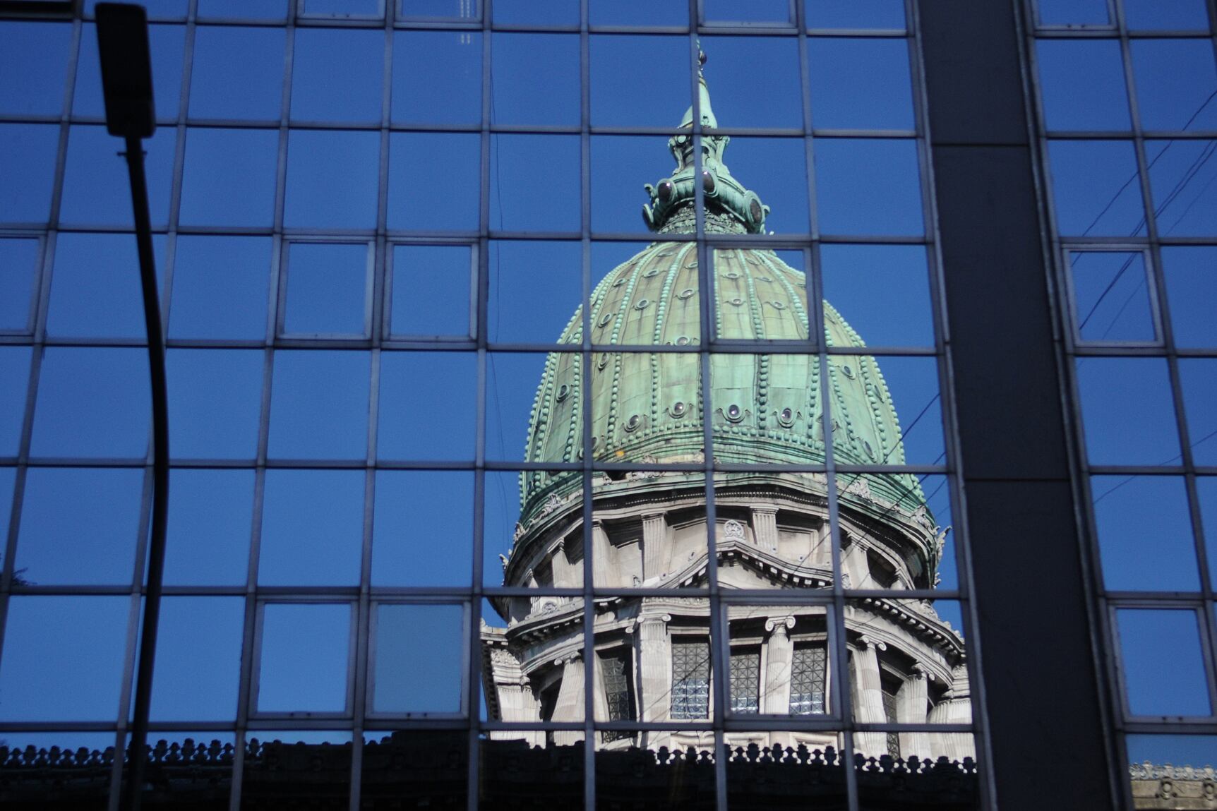 "Pareciera que la indignación por el gasto de la política es muy selectiva. Aparece ahora que gobierna el peronismo, pero no se veía cuando quien gobernaba era el macrismo", resalta la politóloga María Esperanza Casullo.