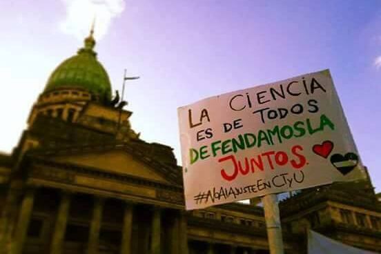 La protesta contra el ajuste fue convocada por científicos, rectores y docentes universitarios.