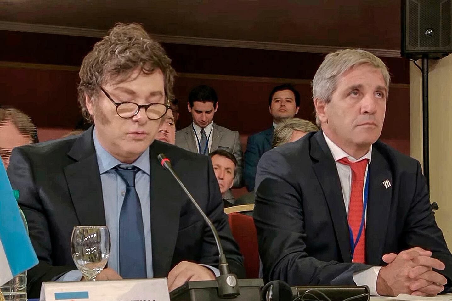 Milei y Caputo persisten en el modelo del ajuste y desregulación sin políticas de desarrollo productivo.