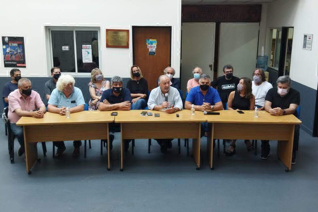 La CGT y la CTA brindaron una conferencia de prensa conjunta luego de mantener una reunión para discutir los dichos de Marcelo Villegas.