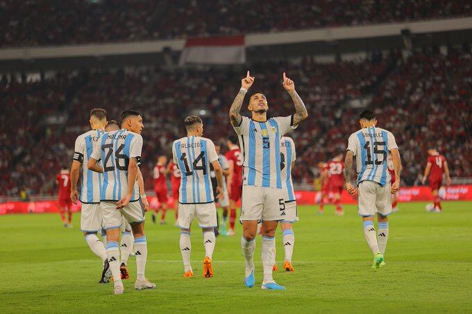 Paredes celebra el gol que abrió el marcador