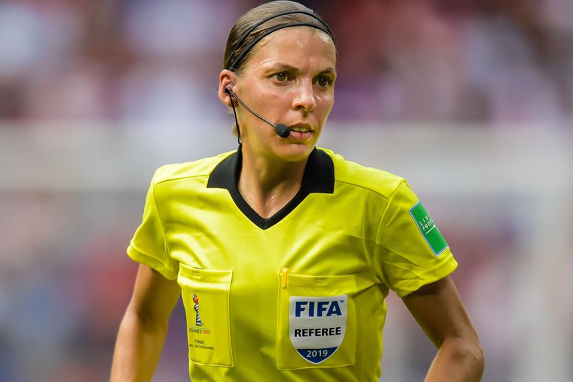 La francesa Stephanie Frappart es una de las seis árbitros mujeres que participarán del Mundial de Fútbol de la FIFA. (Foto: Getty Images)
