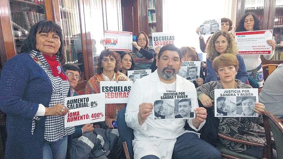 “Hay una retirada del Estado. Literalmente, se nos caen los techos encima”, denunciaron los maestros.