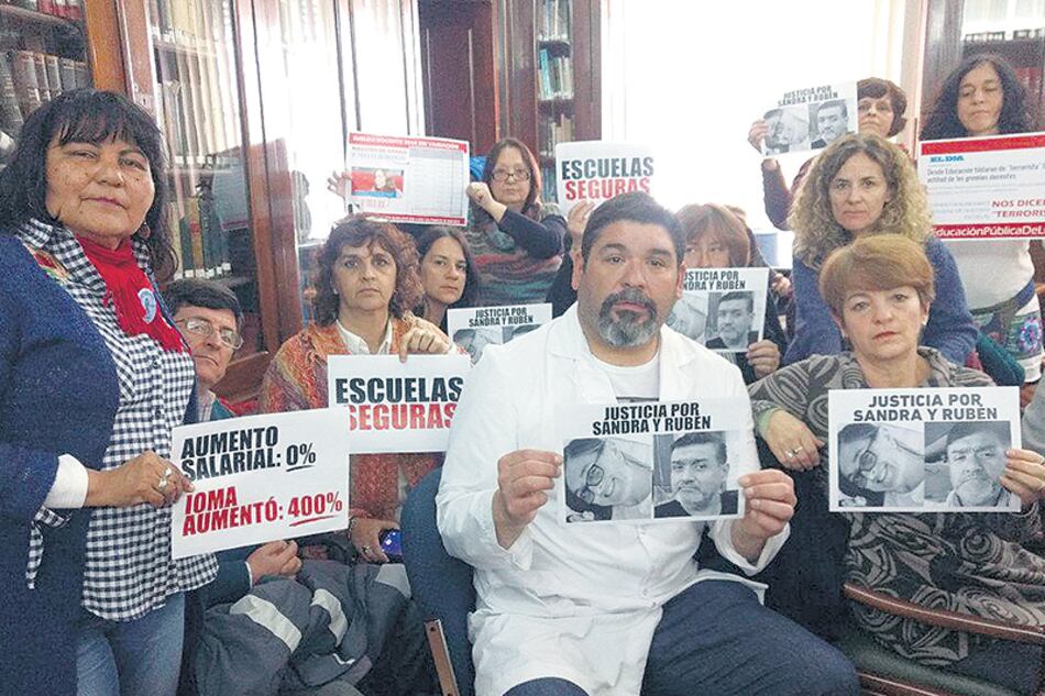 “Hay una retirada del Estado. Literalmente, se nos caen los techos encima”, denunciaron los maestros.