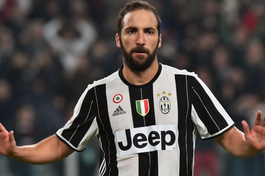 Gonzalo Higuaín, cobra 7,5 millones al año.