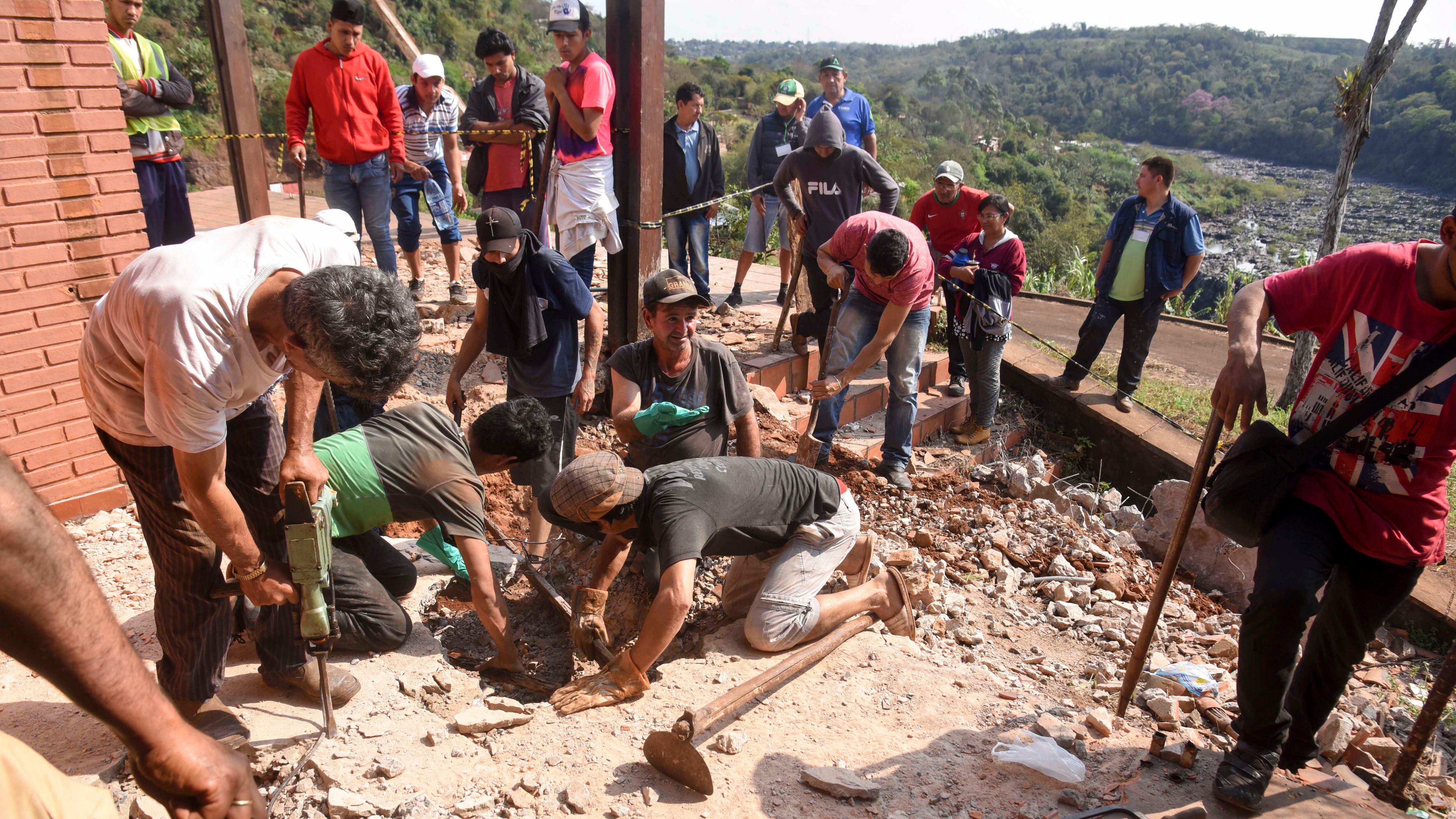 Los restos fueron descubiertos debajo del piso de uno de los baños de una casa que perteneció al dictador Stroessner. 