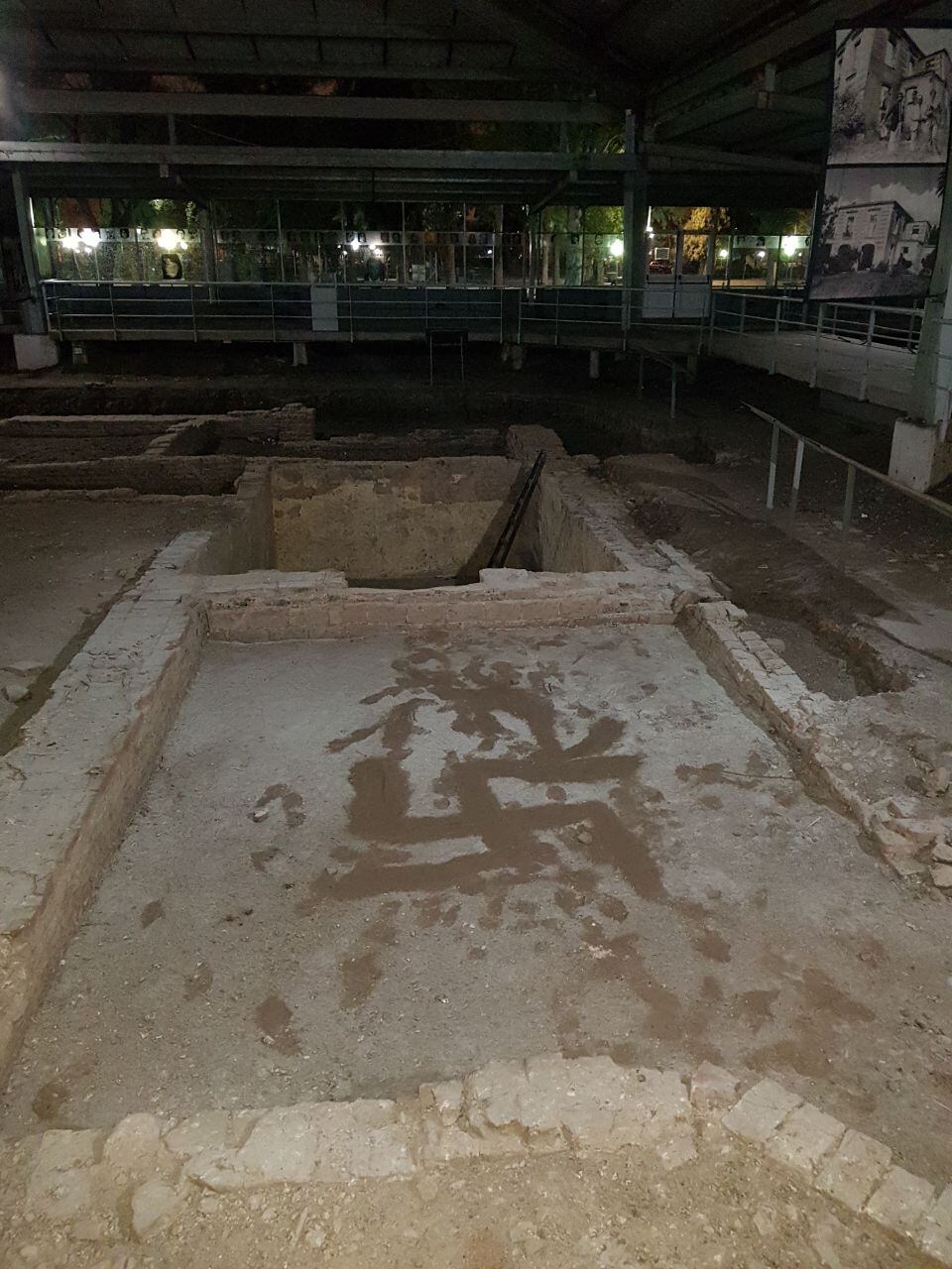 Cruces svásticas y destrozos en las excavaciones de la Mansión Seré