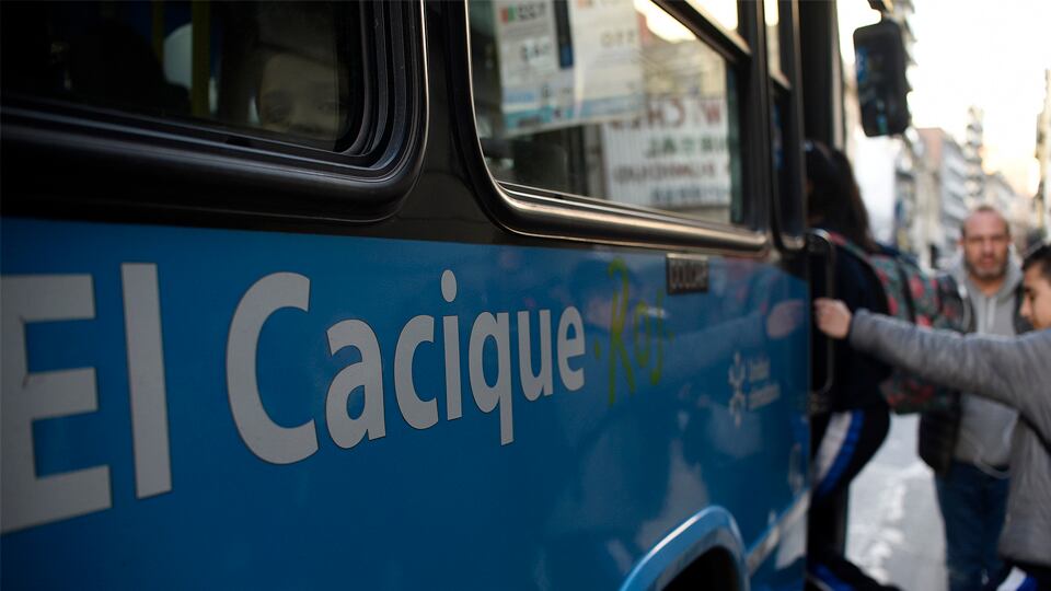 Los privados, para maximizar ganancias, ajustan por el lado de los usuarios.