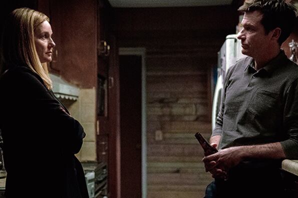Bateman y Laura Linney brillan al frente de un elenco sin fisuras y una historia atrapante.