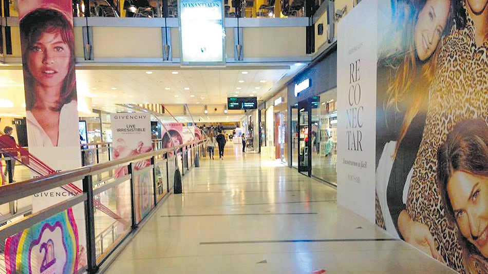 La crisis está pegando de lleno en los centros de compra.