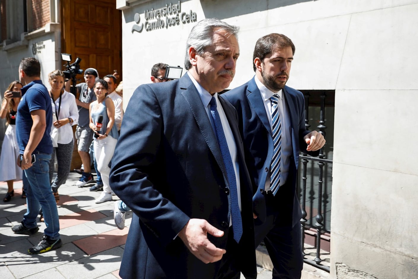 Fernández al salir de la Universidad Camilo José Cela.