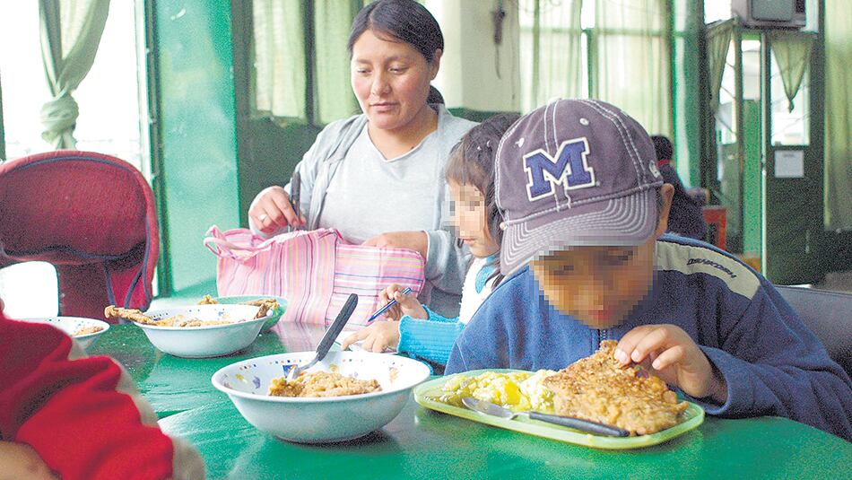 En la actualidad, más de 200 mil chicos y chicas se alimentan en las escuelas porteñas.