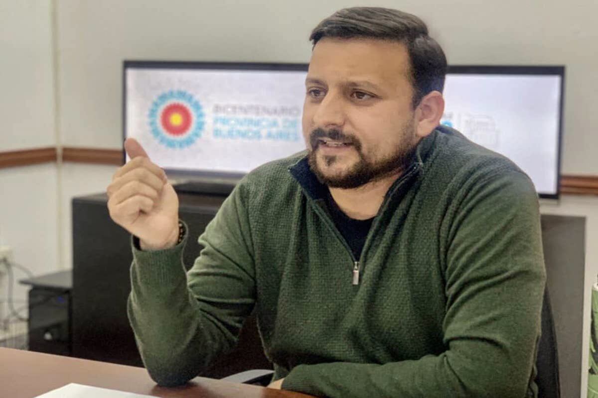 Emmanuel González Santalla, senador de la Provincia de Buenos Aires.