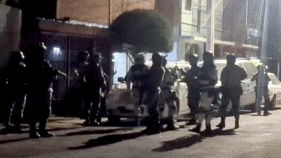 Matan a 12 personas en un ataque a tiros en un bar en México.