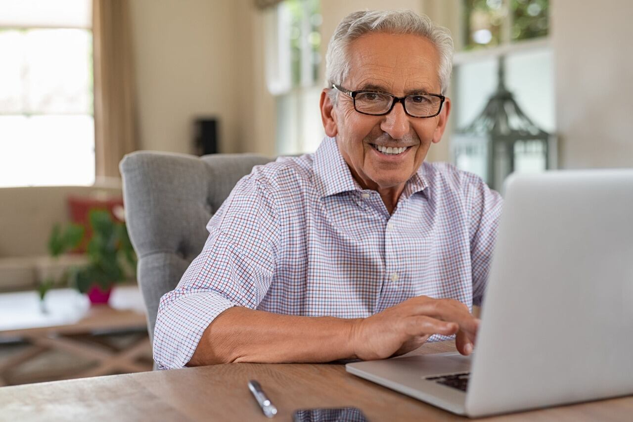 El PAMI lanzó la inscripción a una plataforma con 7 mil talleres y cursos universitarios en modalidad virtual y gratuitos, a los que se puede acceder por teléfono celular, PC o tablet.