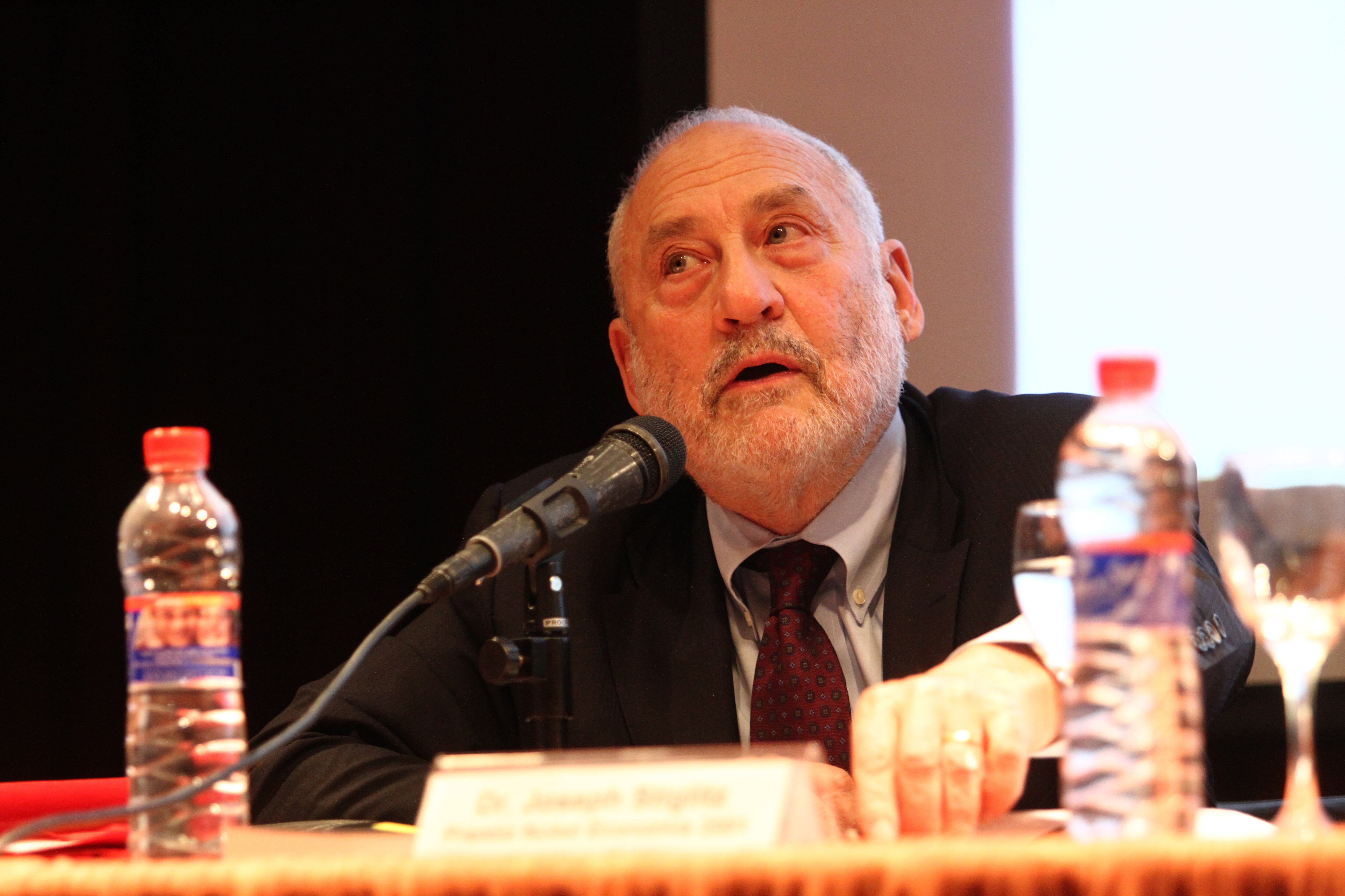 "El mundo pospandémico podría experimentar desigualdades aún mayores a menos que los gobiernos hagan algo", afirma Joseph Stiglitz.