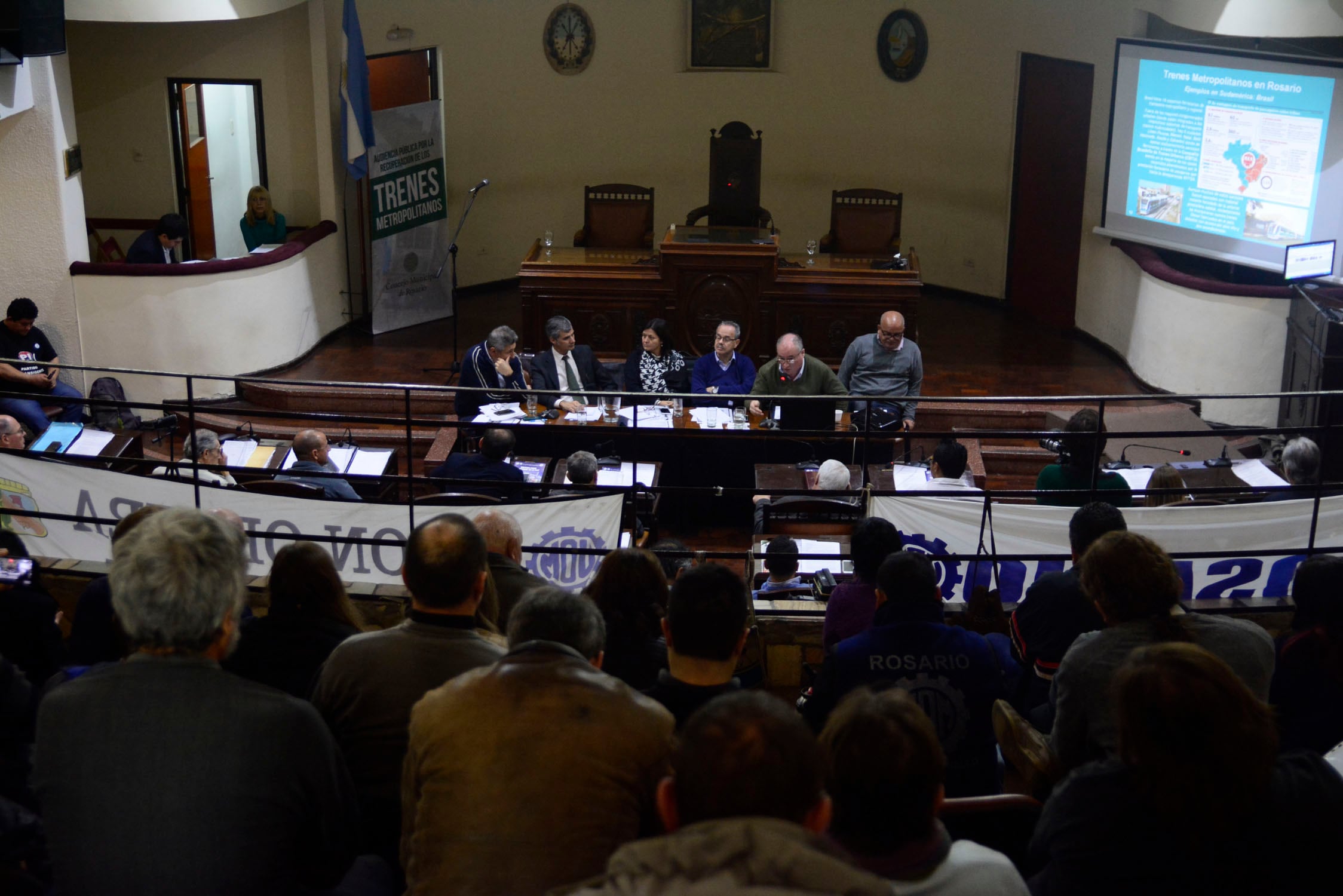 El recinto de sesiones del Concejo se transformó ayer en una caja de resonancia.