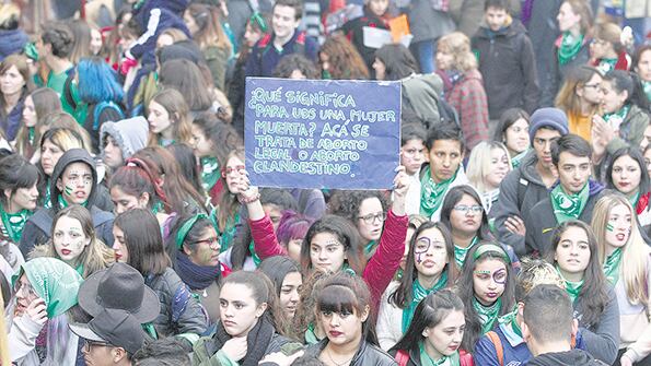 Los manifestantes a favor de la legalización coparon la zona desde antes del mediodía.