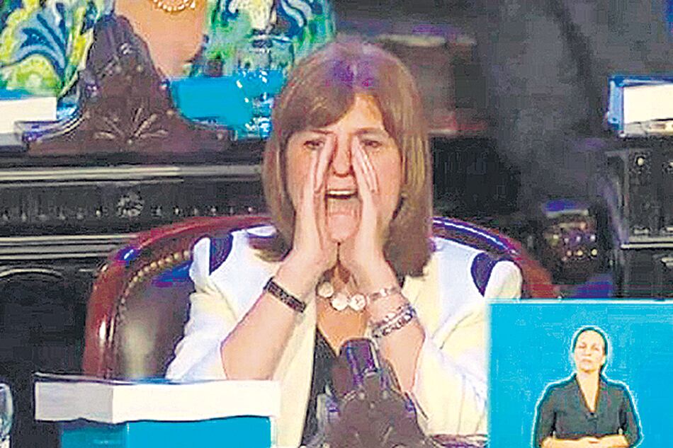Patricia Bullrich gritándole a CFK en la Asamblea Legislativa de 2015.