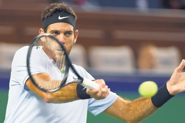 Juan Martín Del Potro viene de sufrir un desgarro grado 1 y ya comenzó a entrenarse en París.