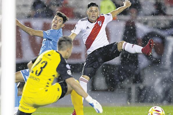 Rigamonti se interpone para desbaratar el intento de Moreira, que reapareció como titular en River.