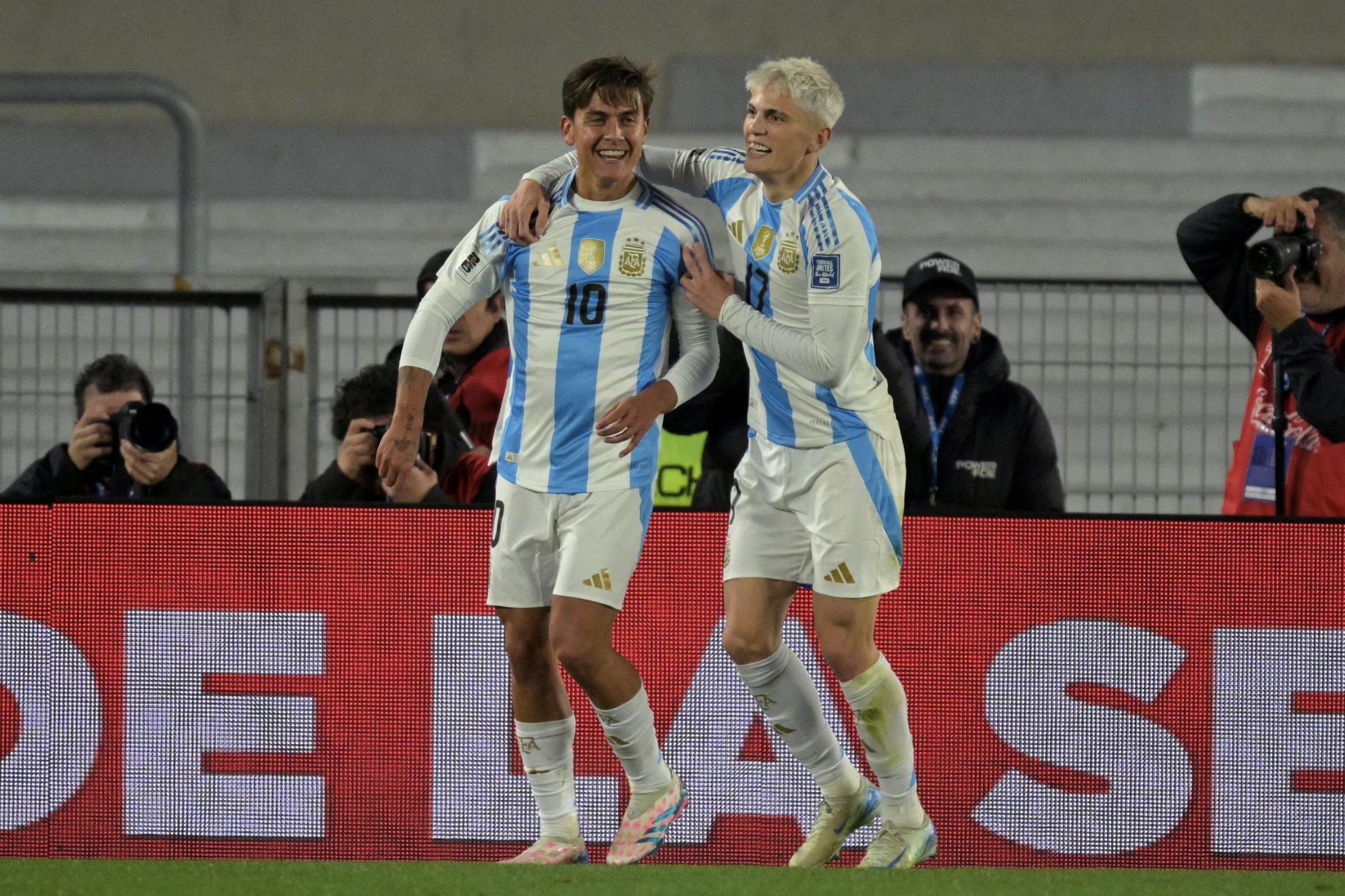 Dybala y Garnacho, protagonistas del tercer gol