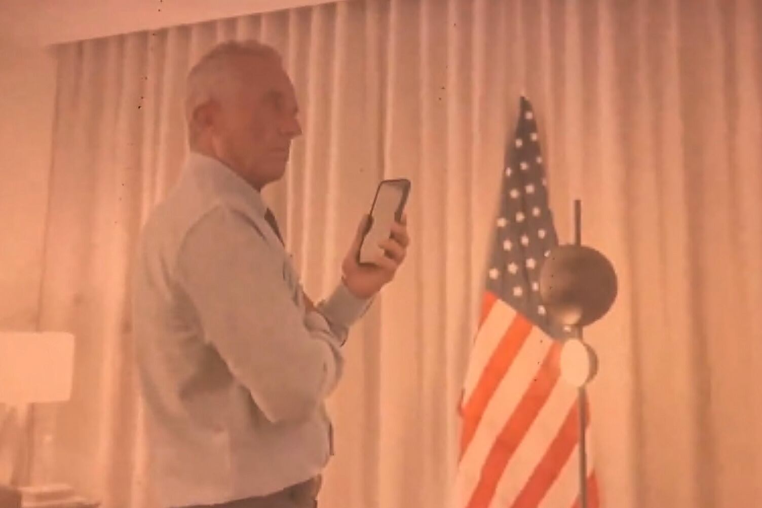 RFK hijo durante su diálogo con Trump.