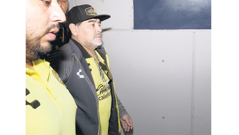 Diego Maradona se retiró pasadas las 19 horas de la clínica en la zona de Olivos.