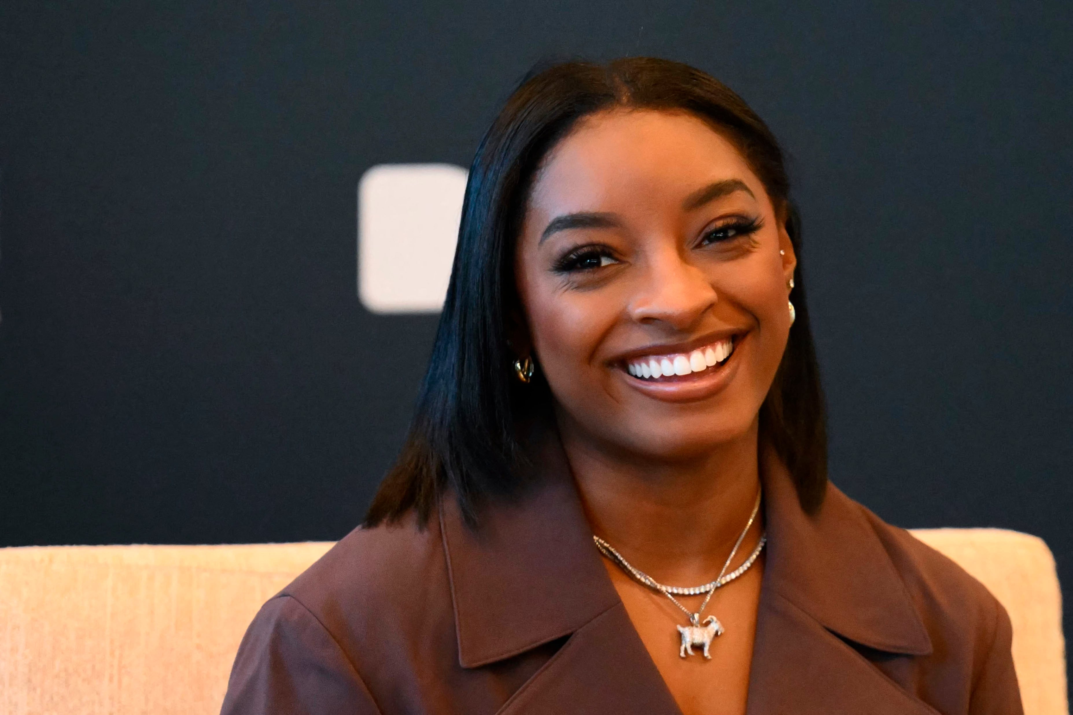 La sonrisa de Biles durante la charla en la sede del gobierno porteño