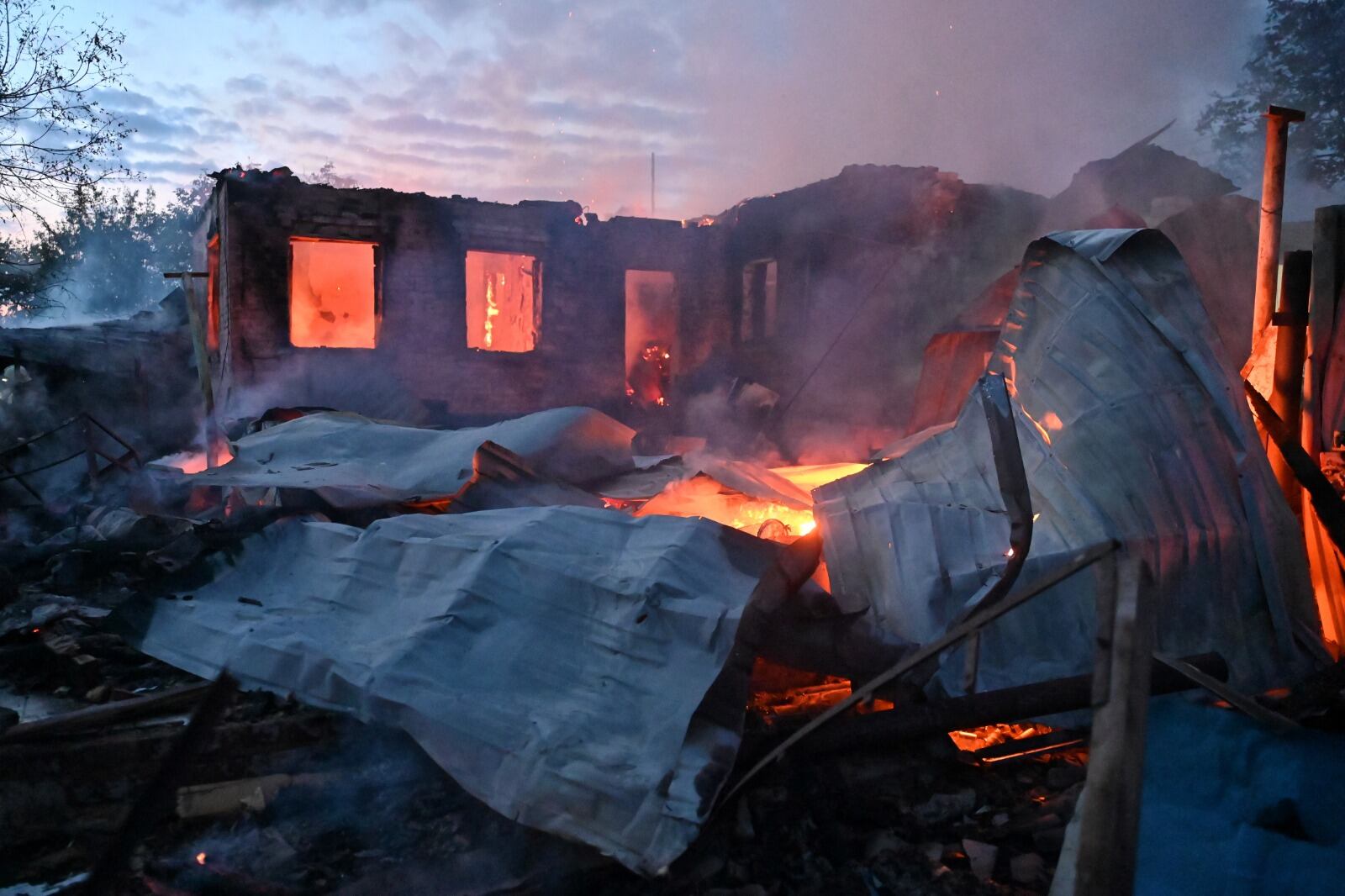 Una casa en los suburbios de Járkov, destruida por el ataque de un dron ruso.