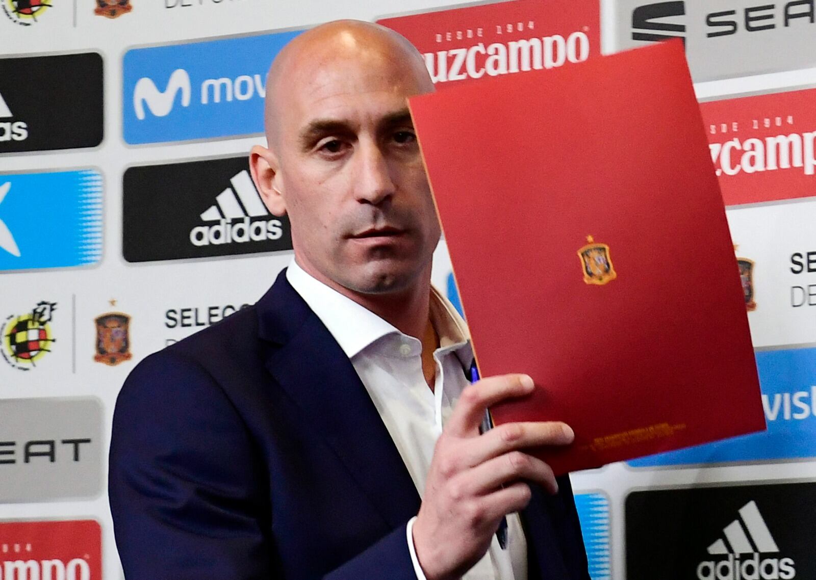 Luis Rubiales no renuncia a pesar de las presiones