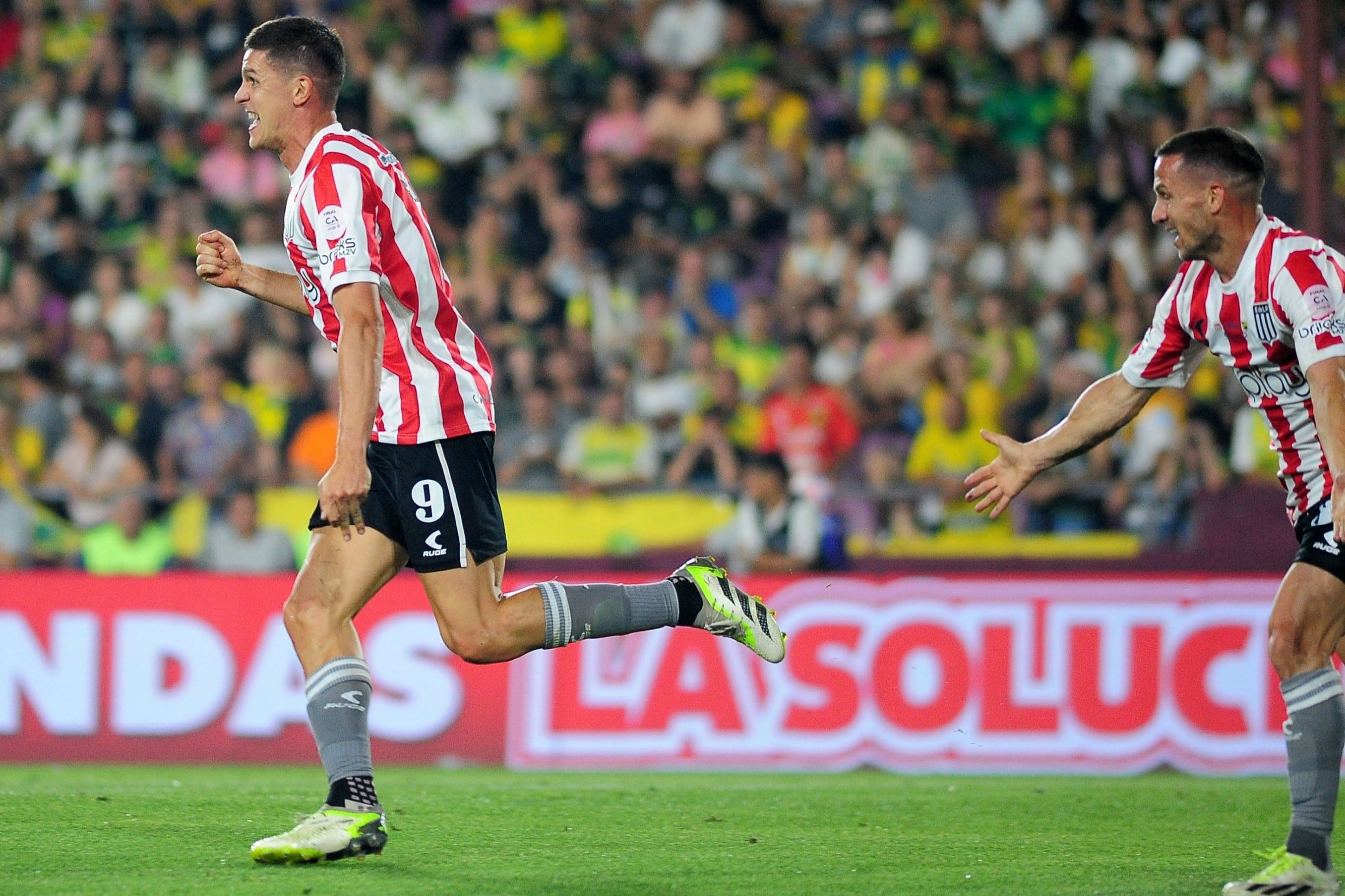 Carrillo anota para darle el título a Estudiantes