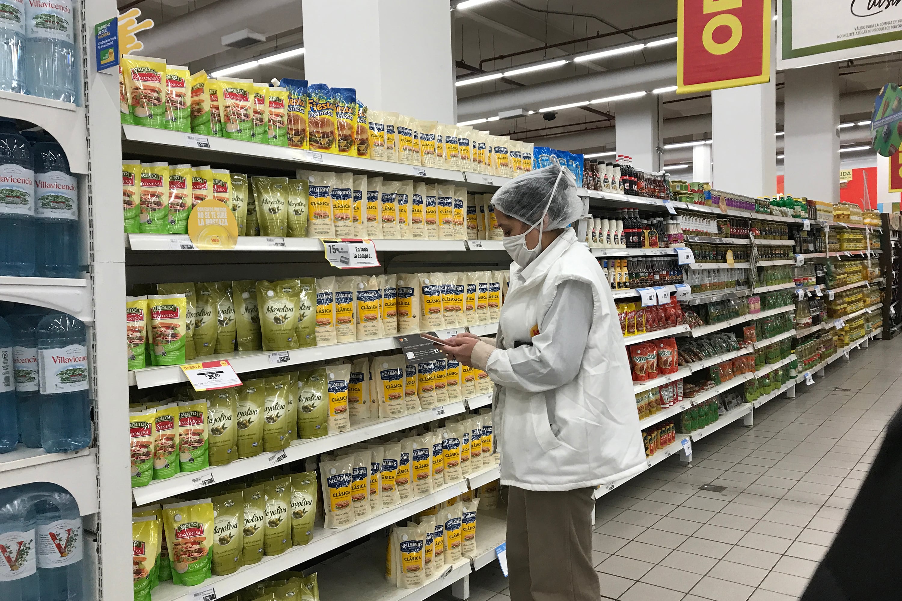 La característica de los mercados oligopólicos es que existen pocos vendedores y muchos compradores.