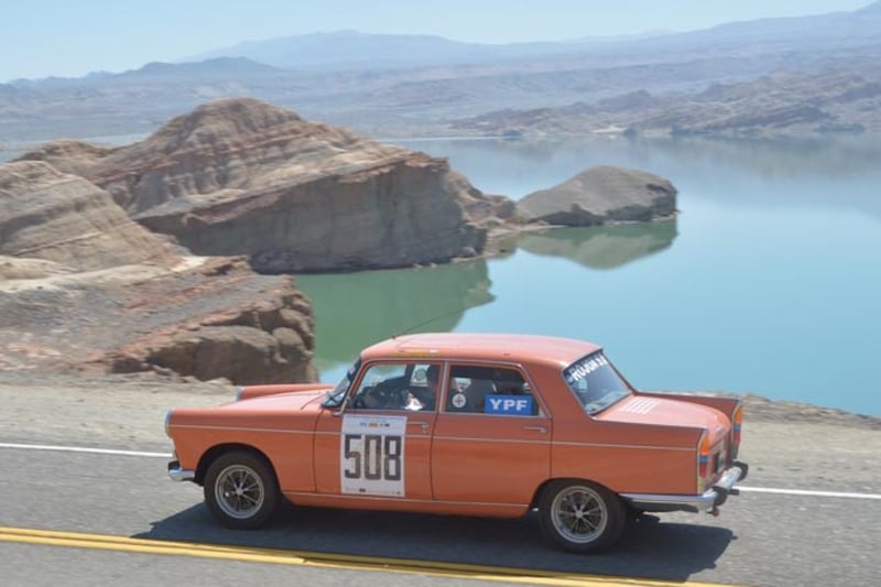 El Peugeot 404 de Eduardo Vergagni y Vìctor Sorrentino, ganador del GPH.