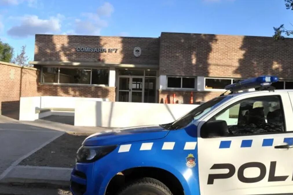 La comisaría de Plottier, donde la mujer realizó la denuncia.