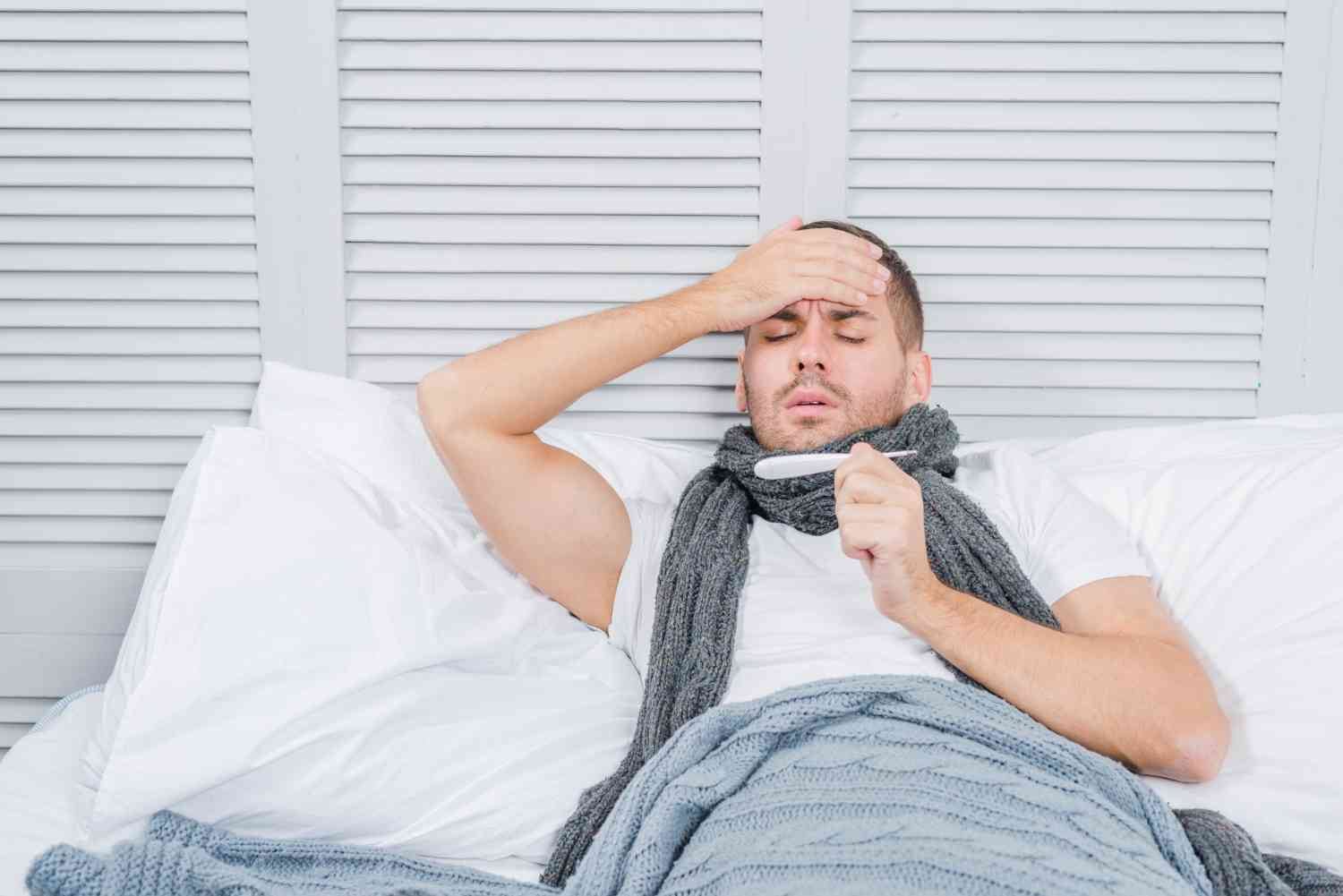 La fiebre tifoidea, una enfermedad bacteriana grave, puede ser mortal si no se trata a tiempo, lo que hace esencial entender cómo se transmite y cómo prevenirla.