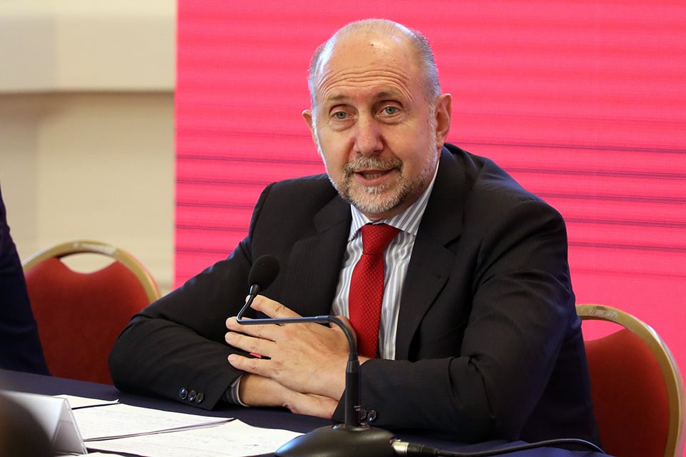 “Nosotros no entendemos la discriminación, no comprometemos con el desarrollo local", dijo Perotti.