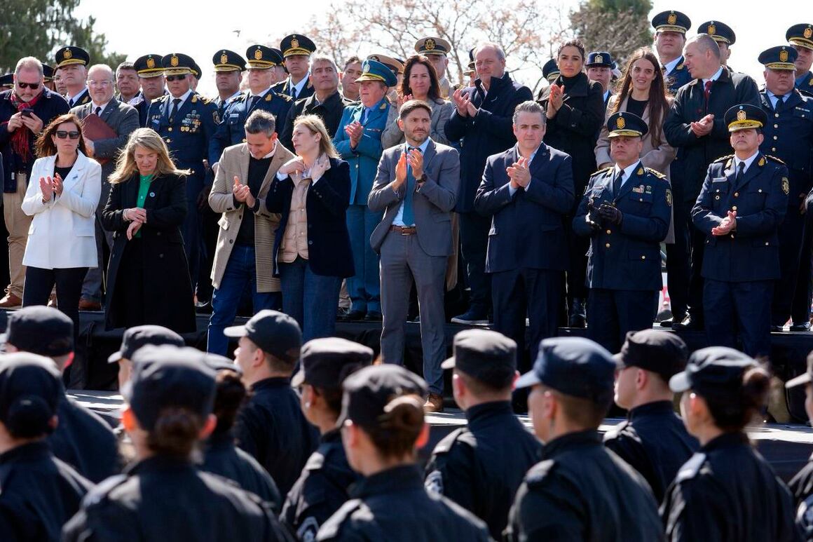 Pullaro y Coccocioni, luego del acto por la Policia hicieron el anuncio.