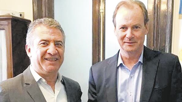 El gobernador Gustavo Bordet dejó de lado sus diferencias con Sergio Urribarri para conseguir la reelección.