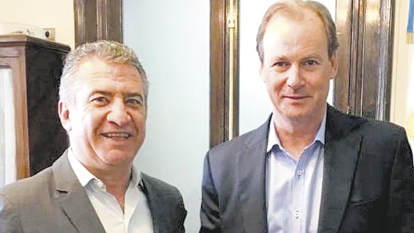 El gobernador Gustavo Bordet dejó de lado sus diferencias con Sergio Urribarri para conseguir la reelección.