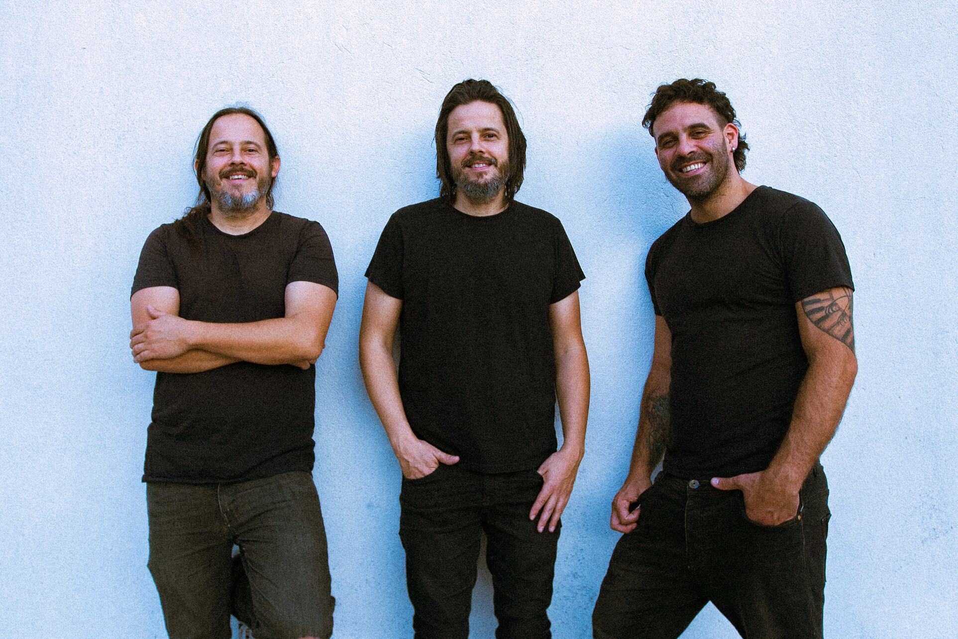 Los hermanos Ibarburu y el tecladista Peyrou.