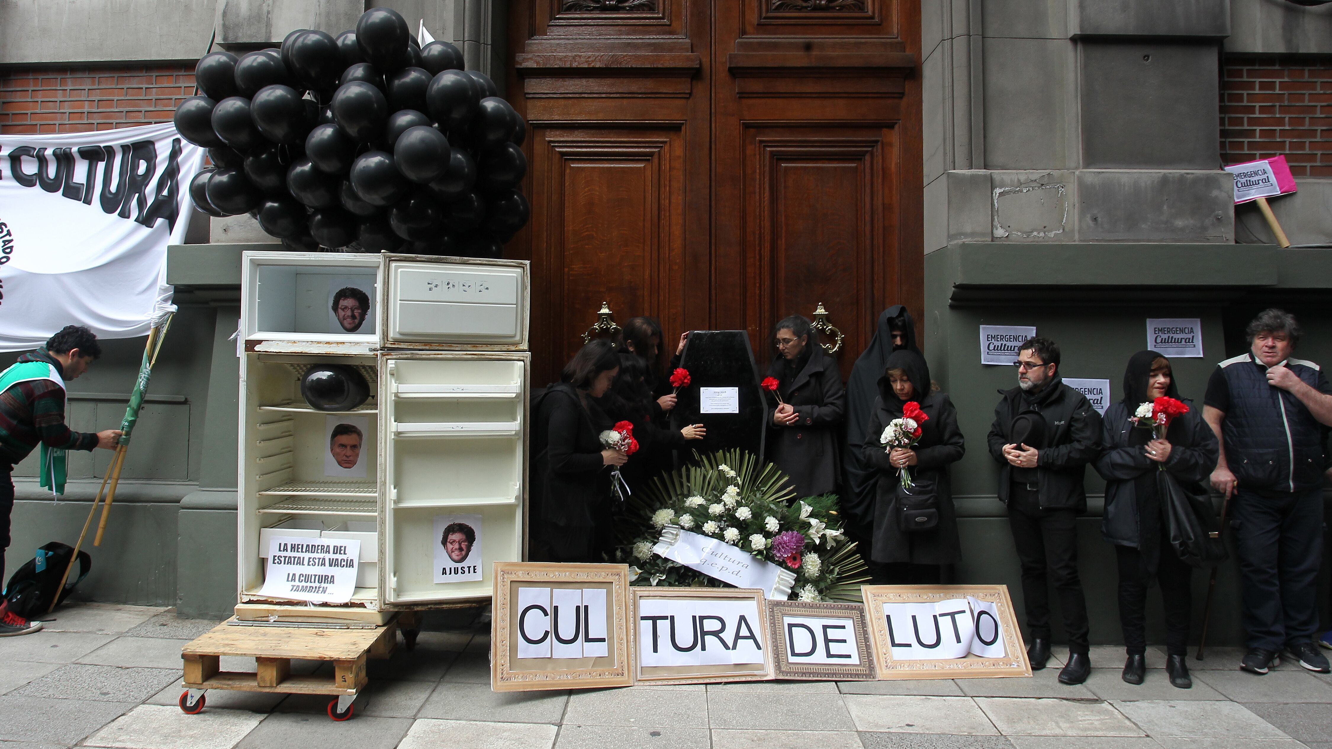 Trabajadores se manifestaron contra las políticas oficiales para el sector cultural.