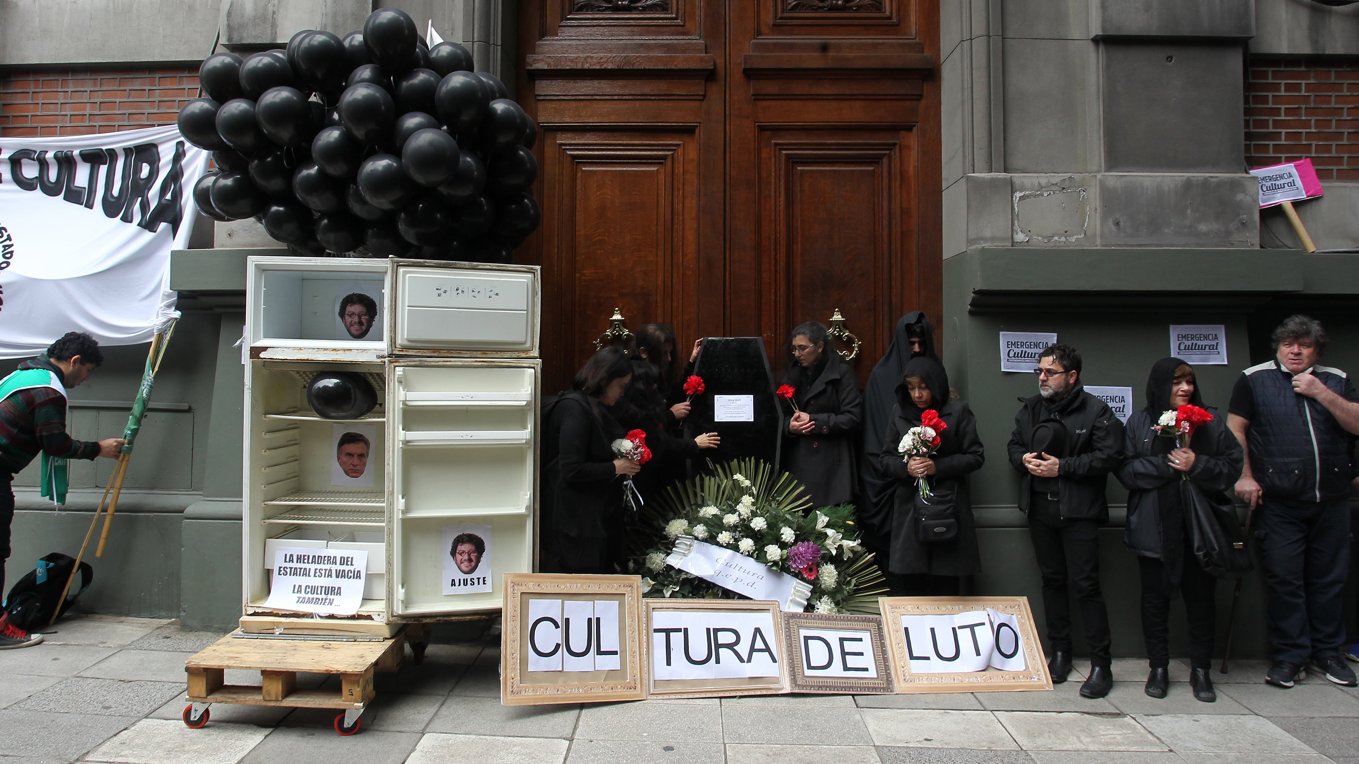Trabajadores se manifestaron contra las políticas oficiales para el sector cultural.
