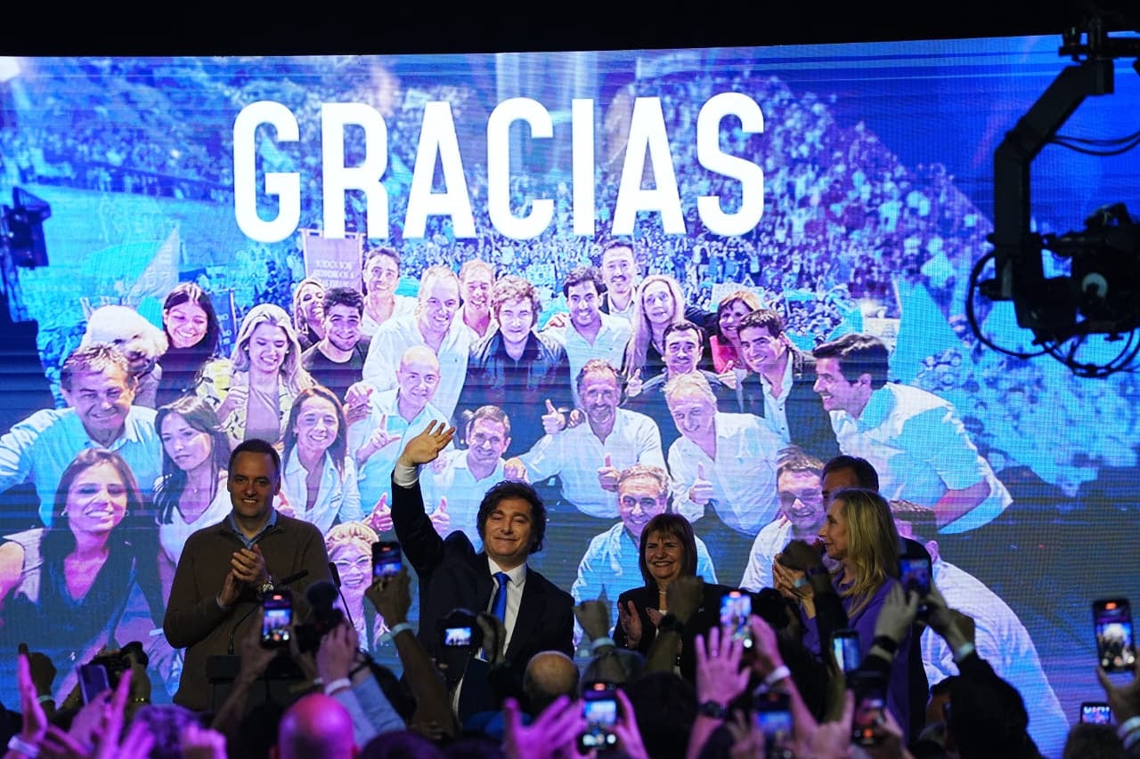 Milei, con Adorni, Bullrich, Santilli y Karina, en el festejo del domingo pasado.